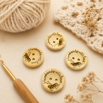 כפתורי עץ “Handmade with Love”